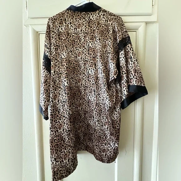 Victoria’s Secret Leopard Print Robe, Size XS/S - Picture 3 of 3